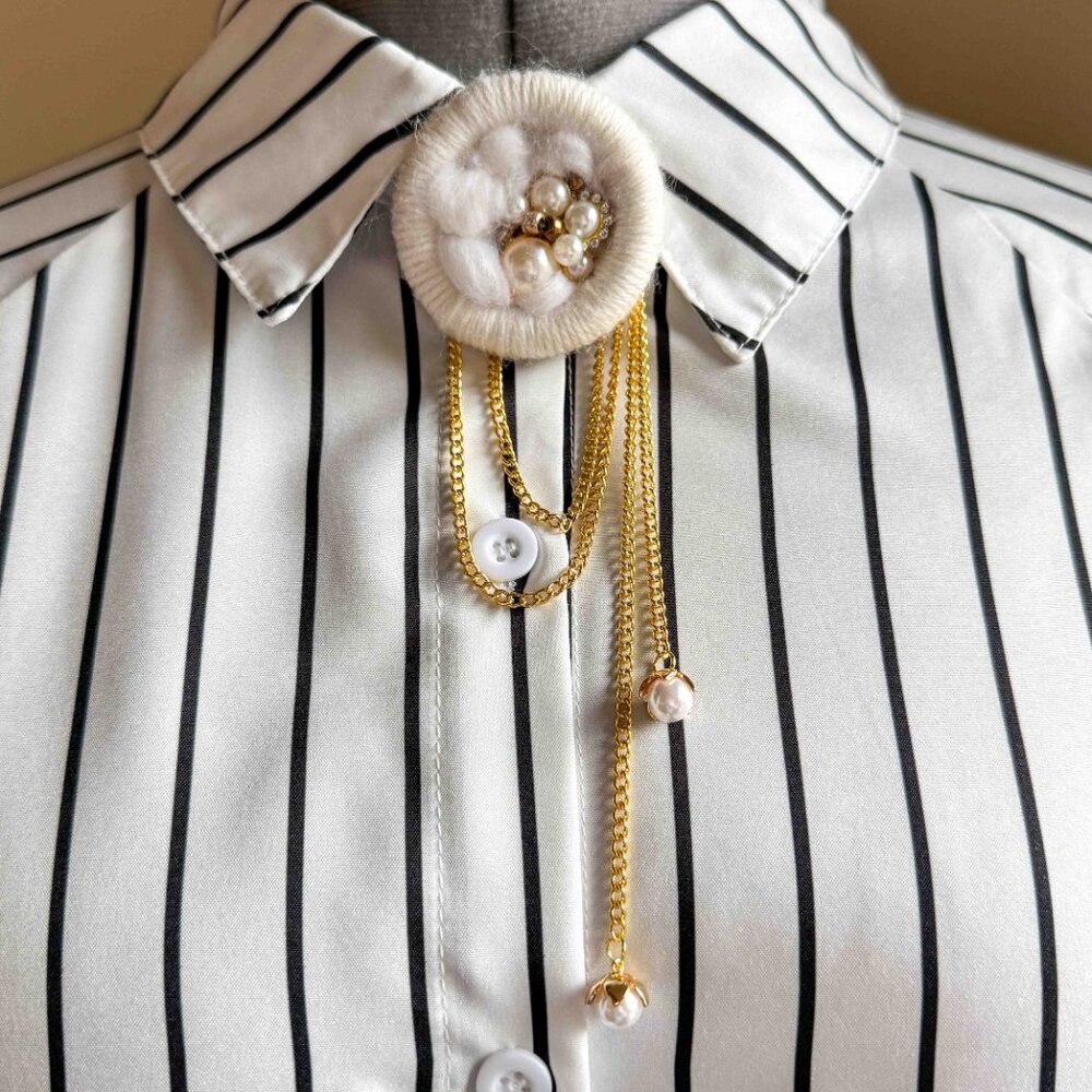 White Wool Pearl Brooch With Gold Chains - Picture 10 of 13